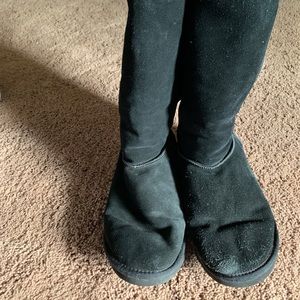Women’s black Classic short Uggs boots